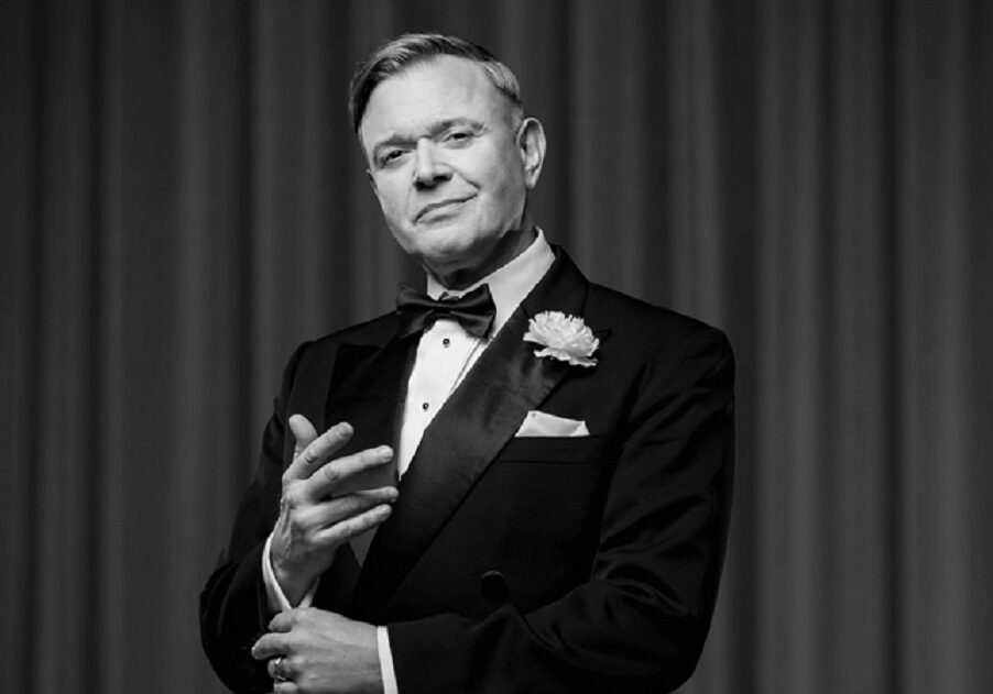 Darren Day as lawyer Billy Flynn in Chicago