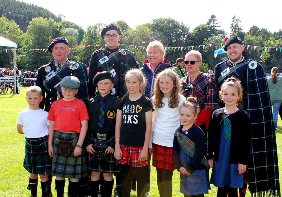 Elaine Wyllie, The Daily Mile founder, (back centre) and Jennifer Stewart, secretary and chief executive of the Lonach Highland and Friendly Society (back 2nd from right) with Lonach Highlanders and The Daily Lonach Mile participants