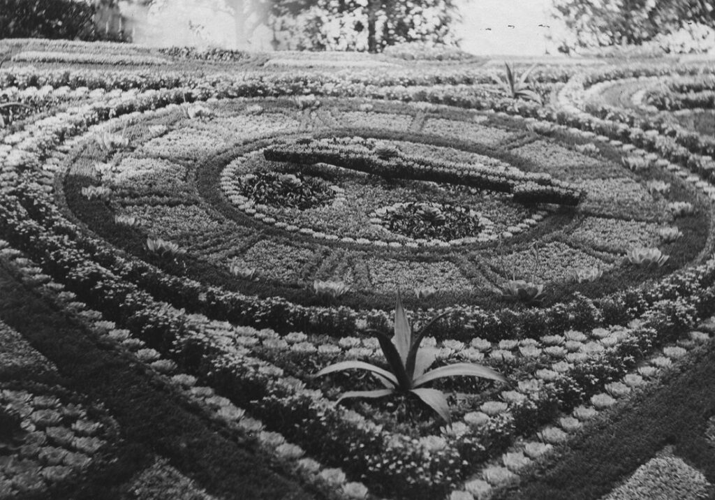 The original Floral Clock in 1903, with one hand