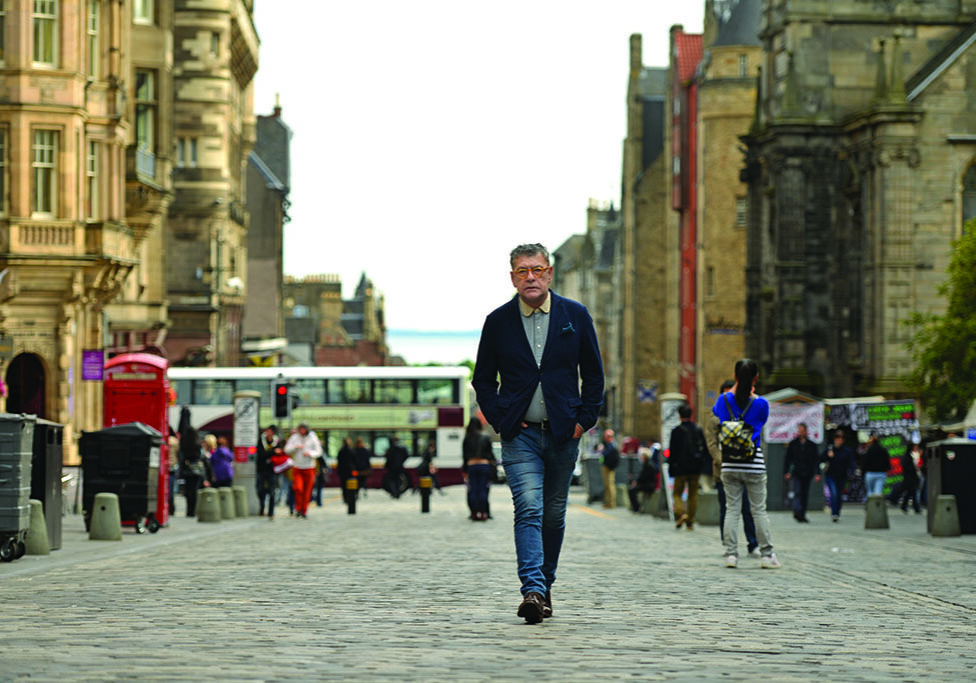 Jack Vettriano on  Edinburgh's Royal Mile (Photo: Angus Blackburn)