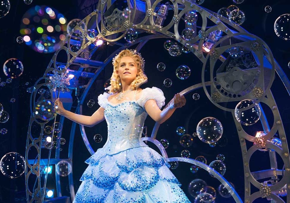 Helen Woolf as Glinda (Photo: Matt Crockett)