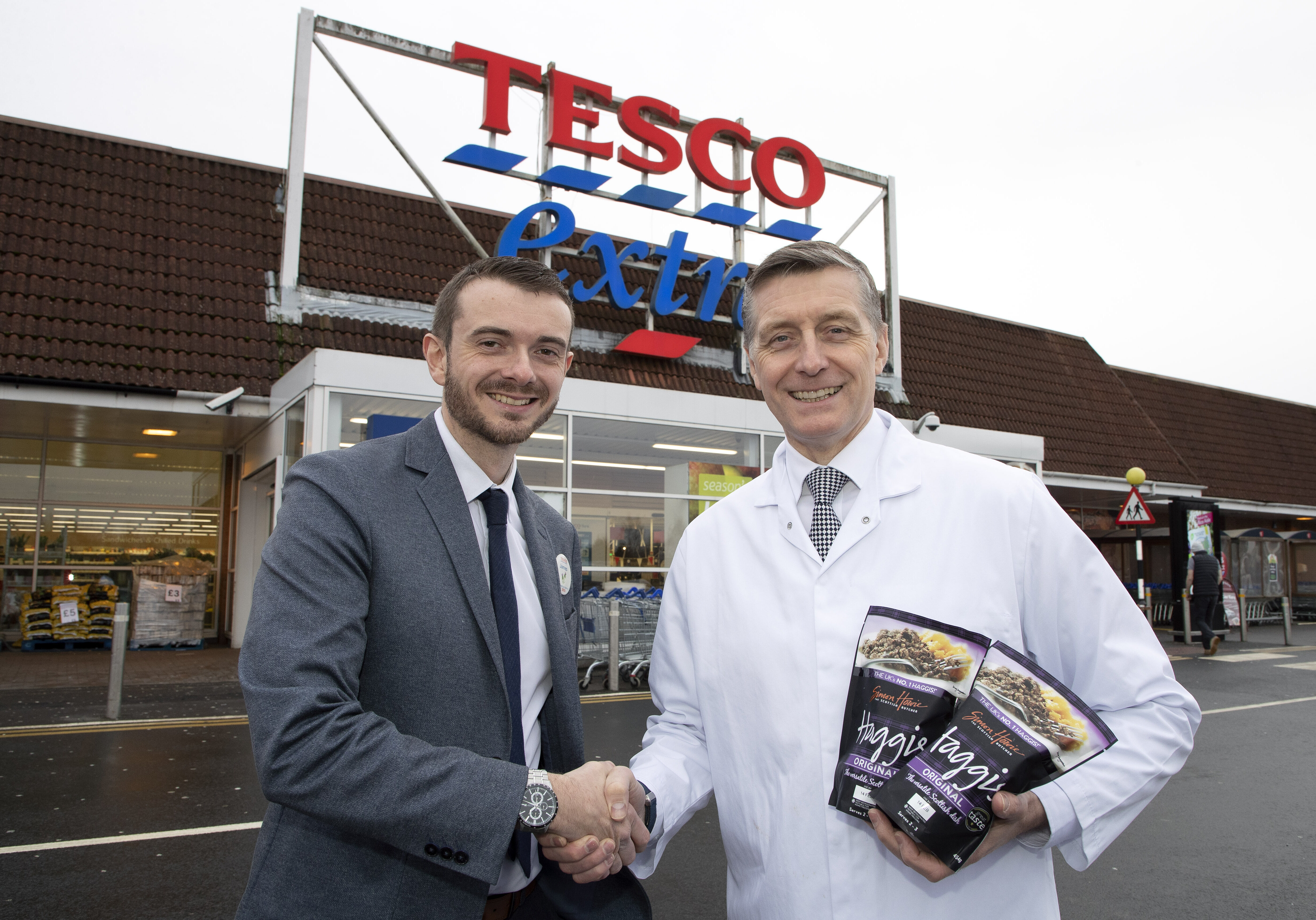 Simon Howie pictured with his haggis at the Tesco store on Crieff Road in Perth alongside buying manager James Lamont
for further info please contact Holly Kidd at Big Partnership on 0131 557 5252 or holly.kidd@bigpartnership.co.uk
Picture by Graeme Hart.
Copyright Perthshire Picture Agency
Tel: 01738 623350  Mobile: 07990 594431