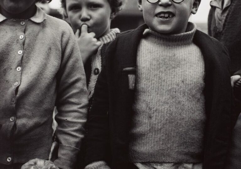 Joseph McKenzie, Gorbals Children, Glasgow, 1964 - 1965 © The Joseph McKenzie Archive. Joseph McKenzie, Gorbals Children, Glasgow, 1964 - 1965 © The Joseph McKenzie Archive.