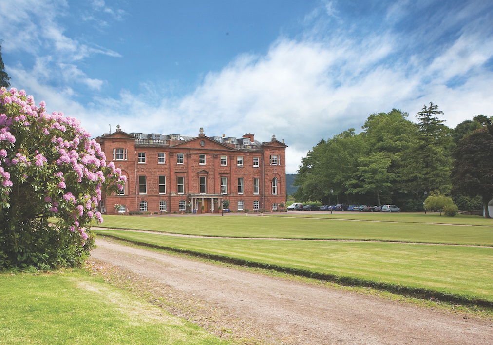 Kilgraston-School-general-views-of-grounds-from-front-lawn-qy2mupxs