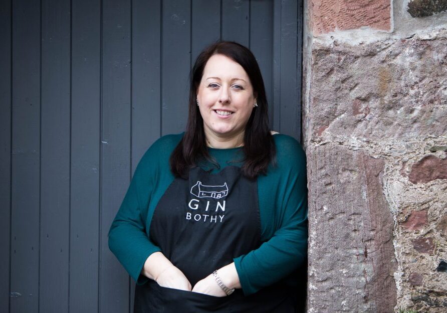 Kim-Cameron.-Gin-Bothy-2kskpa9uk-978x624