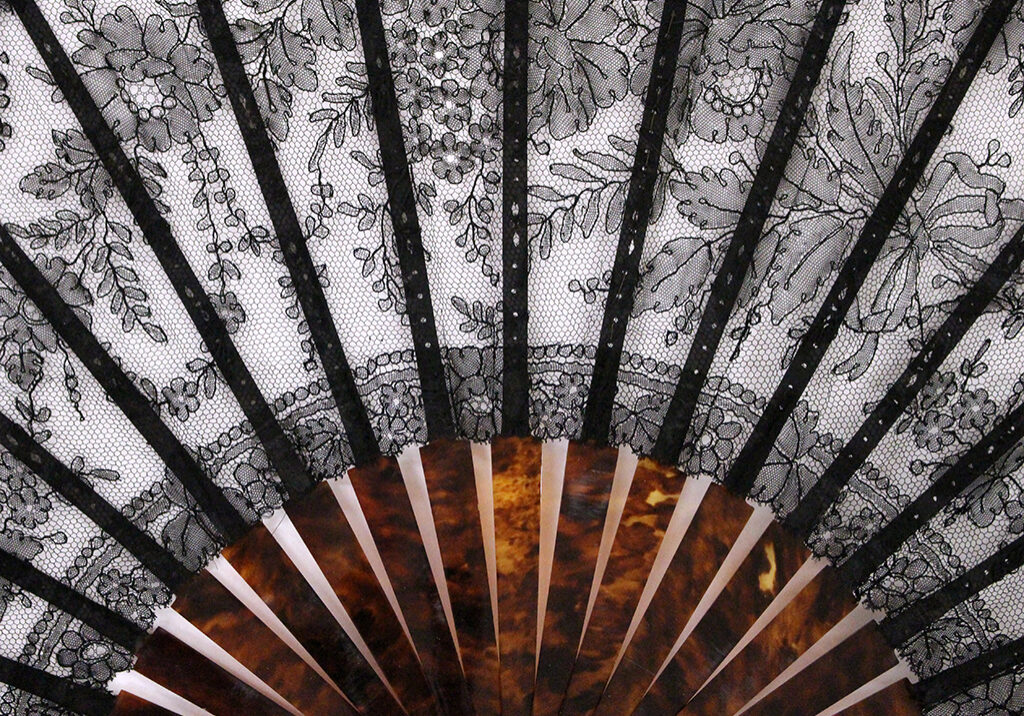 A lace fan