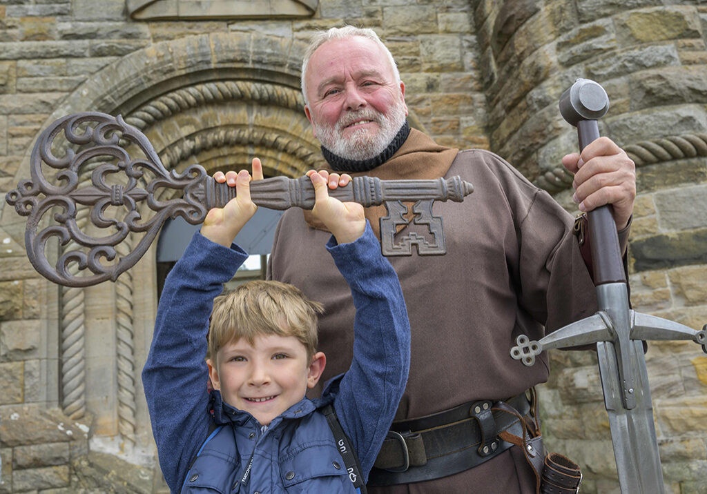As The National Wallace Monument turns 150 years old, young visitor Leonardo Dentis from Turin, Italy, helps William Wallace to unlock a new era in the attraction’s history.
(Photo: Phil Wilkinson) 