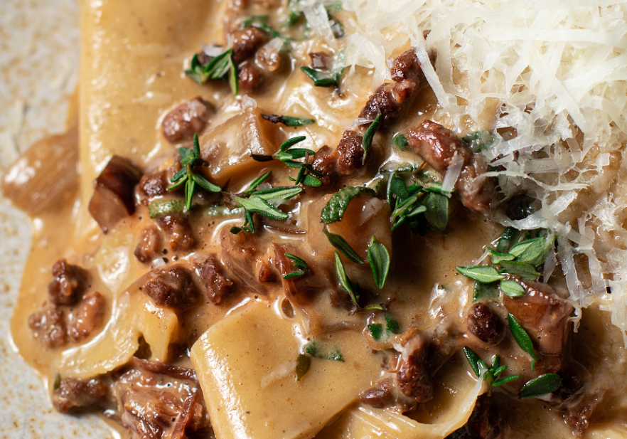 MIGxCelentanos-From-fresh-pappardelle-pasta-with-Dexter-beef-and-Lanark-White-1kf9xxx2e