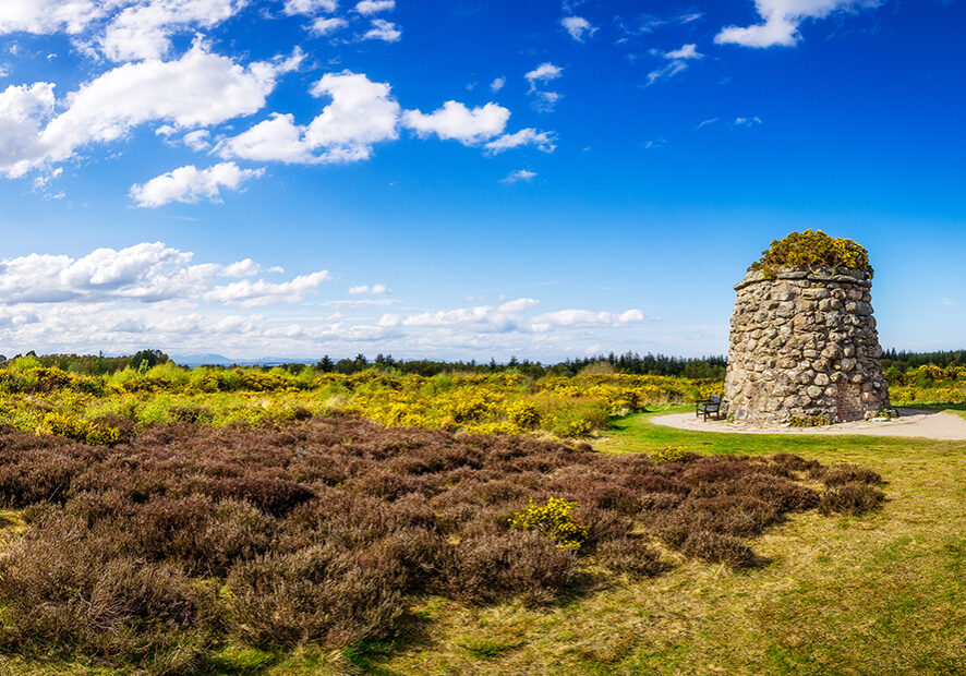 Memorial-Cairn-at-the-battlefield-of-Culloden-near-Inverness