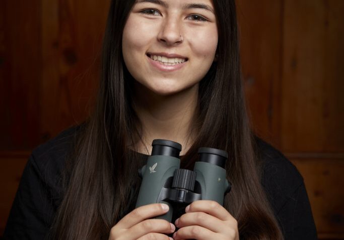 Mya-Rose-with-SWAROVSKI-OPTIK-EL-8.5x42-binocular.-Photo-Credit-Oliver-Edwards.-Copyright-Dr-MC-Birdgirl-Ltd.-683x1024