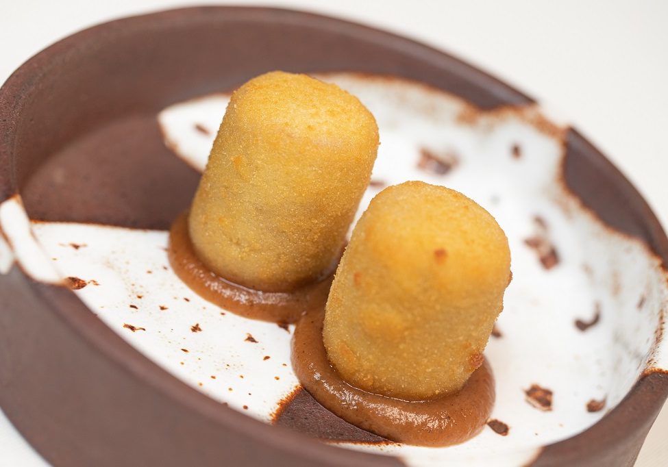 Pig's head croquette with smoked apple purée Pig's head croquette with smoked apple purée