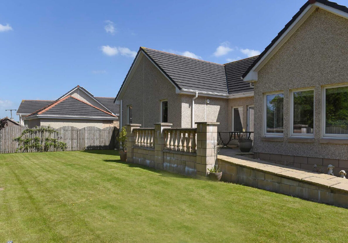 Prop4 This property in Kellieside Park, by Milnathort, has spacious gardens