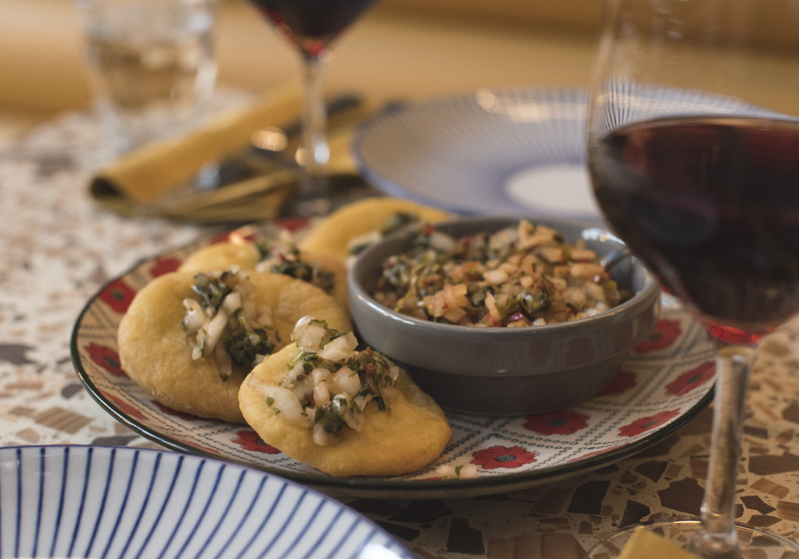 Sopaipillas con pebre