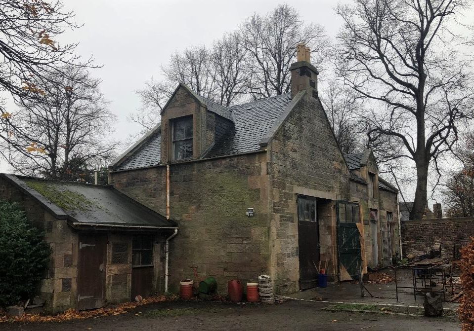 The dilapidated C-listed building was formerly the stables, hayloft and coach house to the
Edinburgh Victorian villa. Its survival contributes to a large extent to the listed building status.
