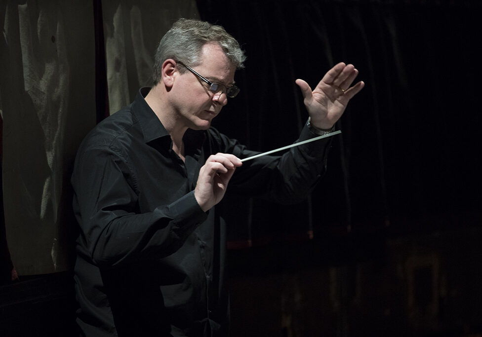 Stuart Stratford conducting the Orchestra of Scottish Opera