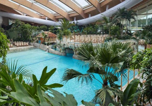Subtropical Swimming Paradise Subtropical Swimming Paradise