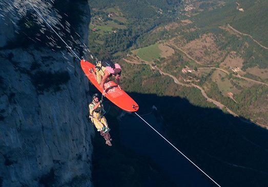 Surfing the line (Photo: Hello Emotion)