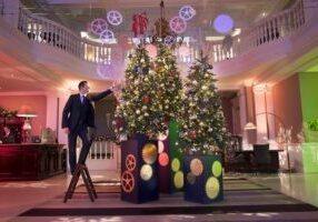 16.11.2017

Picture - Rocco Forte Hotels

To celebrate the wonder of Christmas Time this year, The Balmoral - a Rocco Forte hotel in Edinburgh - has collaborated with Hamilton &amp; Inches and Patek Philippe to transform the lobby into a spectacular hub for the city's festive celebrations.