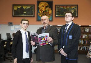 28/09/17 - 17092809 - GCC
 DENNISTOUN LIBRARY - GLASGOW
 Glasgow artist Andrew Hay (centre) unveils his paintings at Dennistoun Library with Whitehall Secondary pupils Joseph Hamilton (L) and James Reynolds.